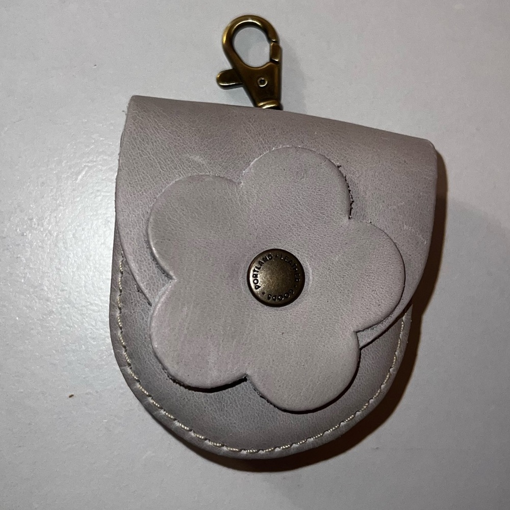 Brand new Petunia pouch in Beluga 🦄